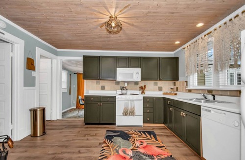 Grand Beach House | Beachglass Cottage - Family Friendly Kids and Pets, Grand Beach, MI