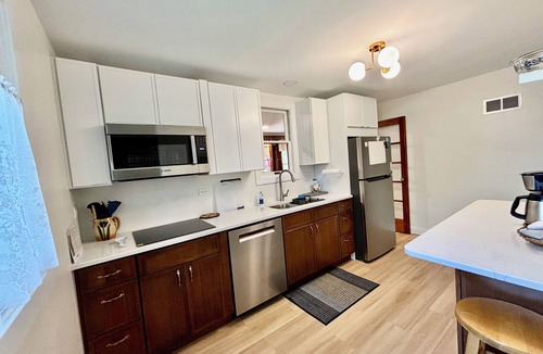 Michiana House | BeachyBu 3-bedroom Michiana cottage 2 blocks to Lake