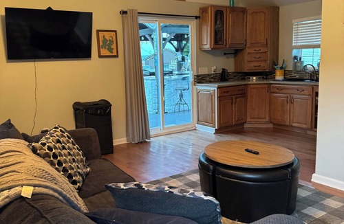Bradley Cottage | Beautiful 2-bedroom cottage with outdoor kitchen,a boat slip & Gun lake