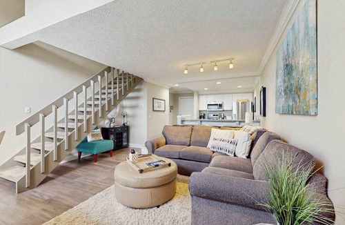 Harbor Springs Condo | Beautiful 2B/2B Harbor Springs Condo Just 6 Mi to Lake Michigan!