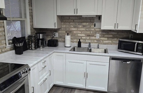 St. Joseph House | Beautiful 3-bedroom house in delightful Saint Joseph, IL!