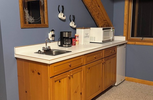 Barryton House | Beautiful 4-BD 9 bed house with heated in-ground pool, fire pit, fiber internet
