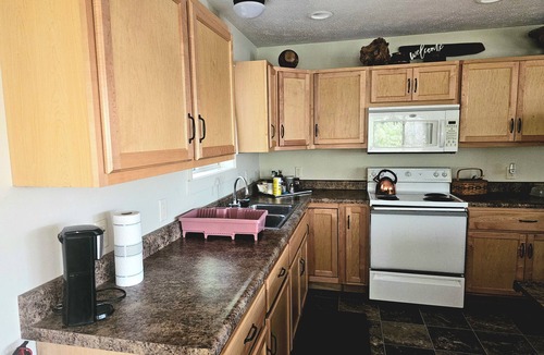 Shelby House | Beautiful 6 bedroom cottage on Stony Creek and Stony Lake