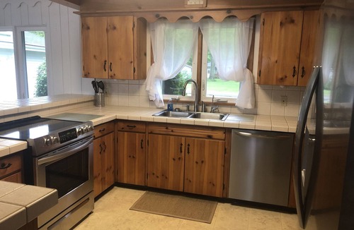 Twin Lake House | Beautiful beach house, luxury family retreat - 227 ft sandy beachfront! Hot Tub!