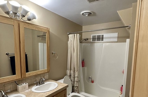 Shelbyville Cabin | Beautiful cabin situated on 20 acres of land
