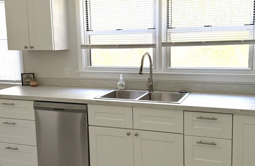 Bath House | Beautiful, CLEAN Home Close to MSU and Downtown in a Safe Country Setting