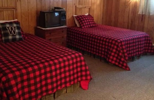 Stambaugh Ski Chalet | Beautiful, Comfy, Rustic Ski Chalet Steps From Ski Brule Mountain - LEFT side
