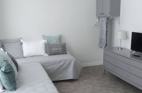 New London Apartment | Beautiful Downtown Apartment Near Entertainment and Dining