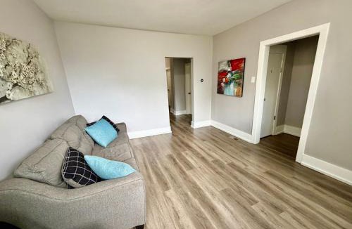 New City House | Beautiful Home Near Downtwon - Free Parking!