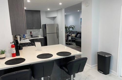 Chatham House | Beautiful home near WhiteSox Stadium and Downtown Chicago.