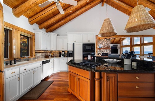Harbor Springs House | Beautiful House on Lake Michigan! 10 Minutes HS! Private Sandy Beach!