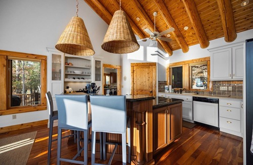 Harbor Springs House | Beautiful House on Lake Michigan! 10 Minutes HS! Private Sandy Beach!