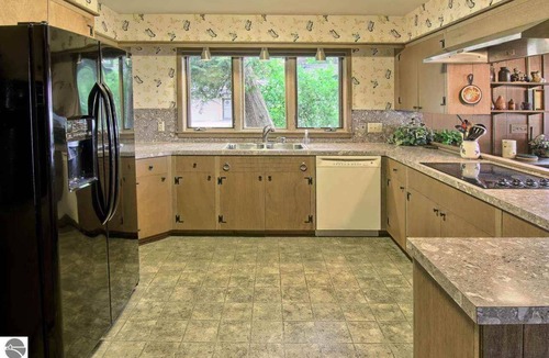 Maple City House | Beautiful Lakefront Home on the South Shore of Big Glen Lake