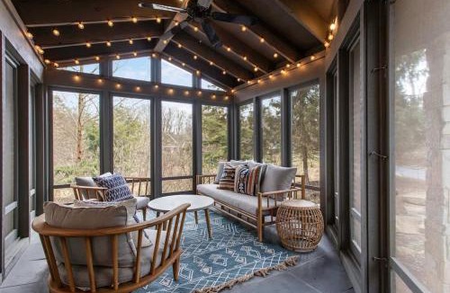 Douglas House | Beautiful Lakescape-4 BR Home with Heated Pool & Rec Space-Family Friendly