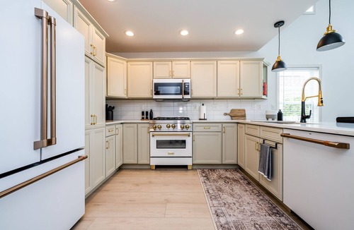 Saint Joseph House | Beautiful Luxury Home located at Island Pointe Marina! Just 1 mile to downtown!