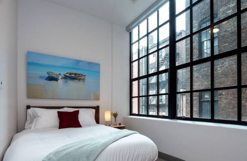 Central Business District Condo | Beautiful Modern Condo - Heart of Business District 406