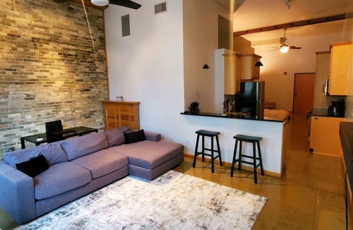 East Town Condo | Beautiful Modern Condo - Heart of Milwaukee!
