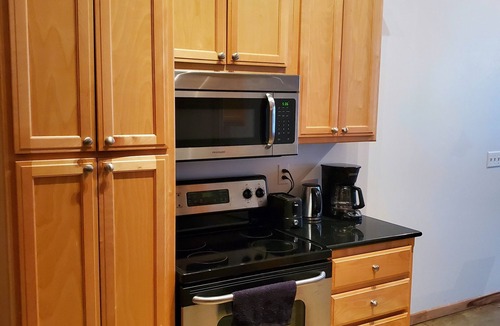 East Town Condo | Beautiful Modern Condo - Heart of Milwaukee!