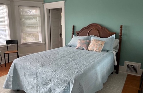 Forest Grove Bed & Breakfast | Beautiful Queen Room w/ Private Bath in gorgeous Forest Grove Historic Home B&B