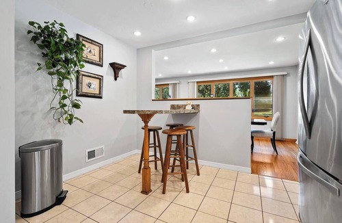 Mount Prospect House | Beautiful Suburban Home - Quiet Area, Close to City