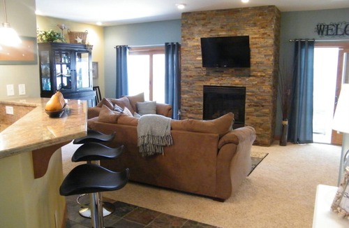 Union Pier House | Beautifully Decorated Home W/Hot Tub, Very Close to Beach, Large Wooded Lot