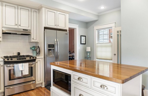 Petoskey House | Beautifully Renovated Home, Blocks from Restaurants and Entertainment!