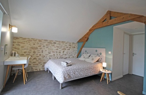 Bersac-sur-Rivalier Bed & Breakfast | Bed and Breakfast 'Chambre Familiale' with Private Terrace, Shared Garden and Wi-Fi