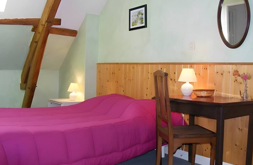 Courcemont Bed & Breakfast | Bed and Breakfast 'Chambre Les Fauvettes' with Shared Terrace, Shared Garden and Wi-Fi