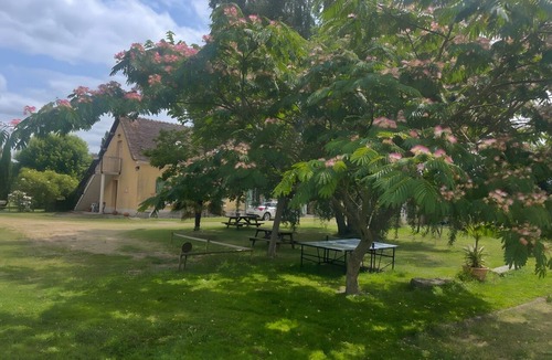 Courcemont Bed & Breakfast | Bed and Breakfast 'La Rivetière - Chambre Les Mésanges' with Shared Terrace, Shared Garden and Wi-Fi