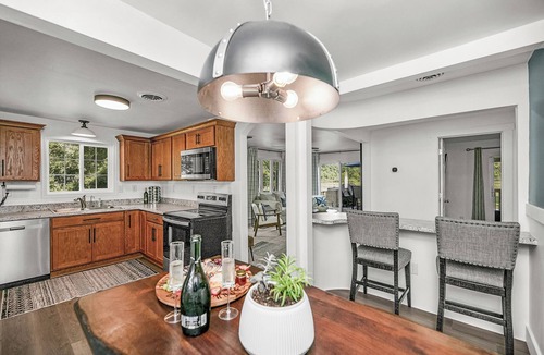 Elkhart House | Bella Vista Lake House – A Peaceful Waterfront Retreat on Scenic Heaton Lake