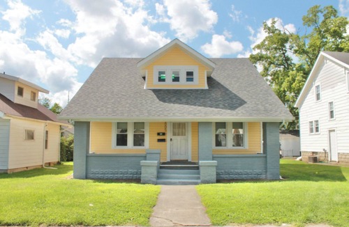 Muncie House | Benny B Charming 2 Bedroom house bunk/game room close to Ball State University