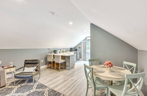 Benton Harbor Apartment | Benton Harbor Apt w/Balcony + Fire Pit