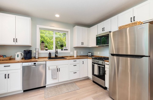 Beulah Apartment | Beulah Apartment with Scenic Lake Views, Just 5 Minutes Away from the Beach!