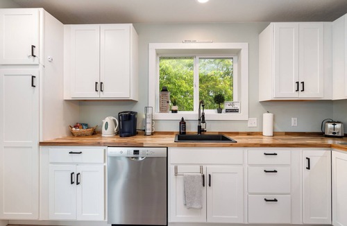 Beulah Apartment | Beulah Apartment with Scenic Lake Views, Just 5 Minutes Away from the Beach!