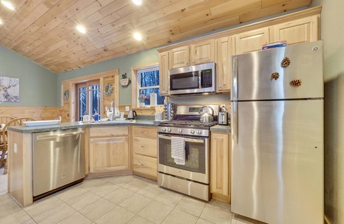 Gaylord Cabin | Big Lake Cabin with Hot Tub/Kayaks/Ping Pong