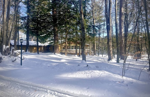 Mancelona House | Big Twin Lodge-Spacious, Lake Life, Off-Roading, Snowmobiling, Wooded Seclusion!