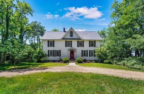 South Haven House | Blackstone on the Bluff with Lake Views Historic Home Family Friendly