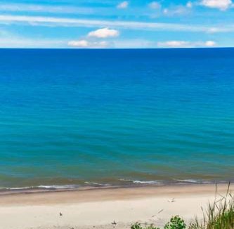 South Haven House | Blackstone on the Bluff with Lake Views Historic Home Family Friendly