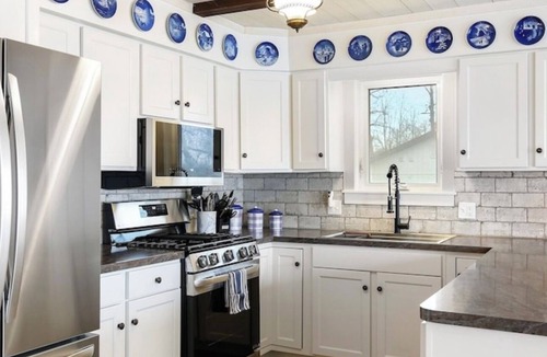 Canadian Lakes House | Blue Bungalow - Charming Lakefront Cottage on Canadian Lakes - Sleeps 8