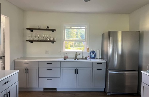 Hope House | Blue's Pad. A charming and cozy 2-bedroom house on Wixom Lake in Beaverton, MI