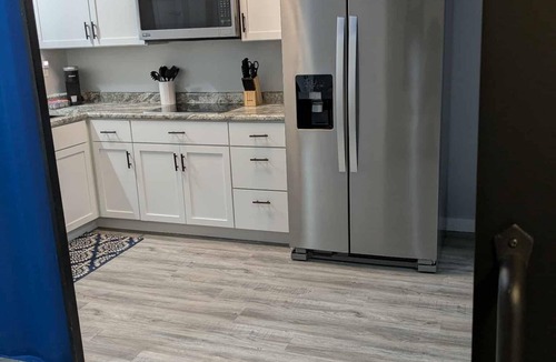 French Lick House | Blue Tin Inn - Charming 1-bedroom Shipping Container Home in French Lick