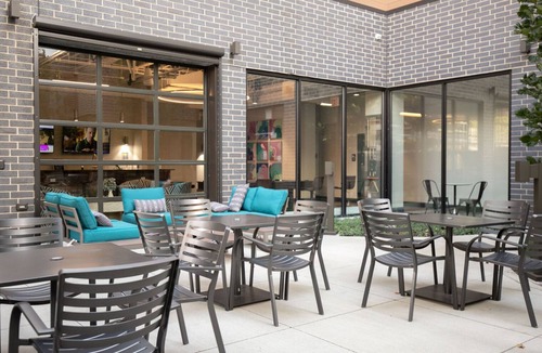 Edgewater Apartment | Blueground | Edgewater, fitness center, nr Lake
