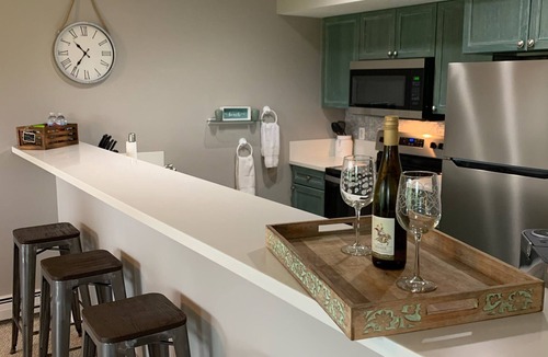 Acme Condo | Book now for August and fall color tours! Close to Grand Traverse resort