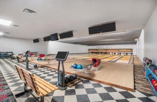 Lewiston House | Bowling Alley! Expansive Group Getaway in Lewiston