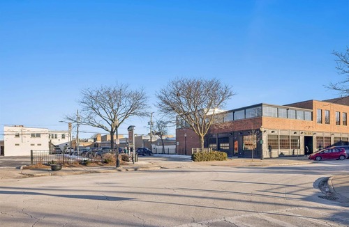 La Grange House | Brand new 3 BR apartment, downtown La Grange close to Metra