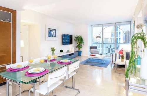 Downtown Miami Apartment | Brickell Open-Concept Suite | Walk to Riverwalk