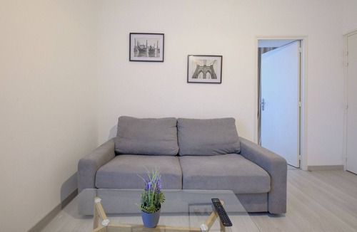 Avoine Apartment | Bright apartment in the center of Avoine