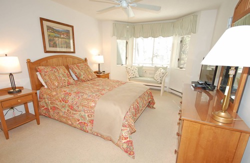 Glen Arbor Condo | Bright, Cheery, 2BR/2BA Beachfront Condo in Glen Arbor's Homestead Resort!