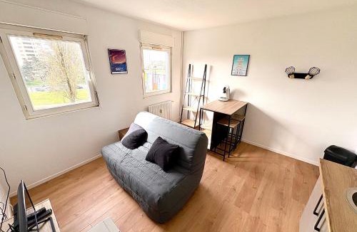 Ile Beaulieu Apartment | Bright Studio with a View in the Heart of Nantes