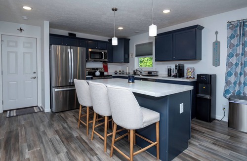 Sister Lakes House | Briona Dreams – Brand-New 4-Bedroom Lakefront Retreat on Magician Lake